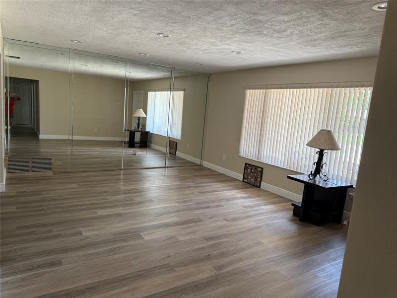 Image 33 of 40 For 11420 18th St