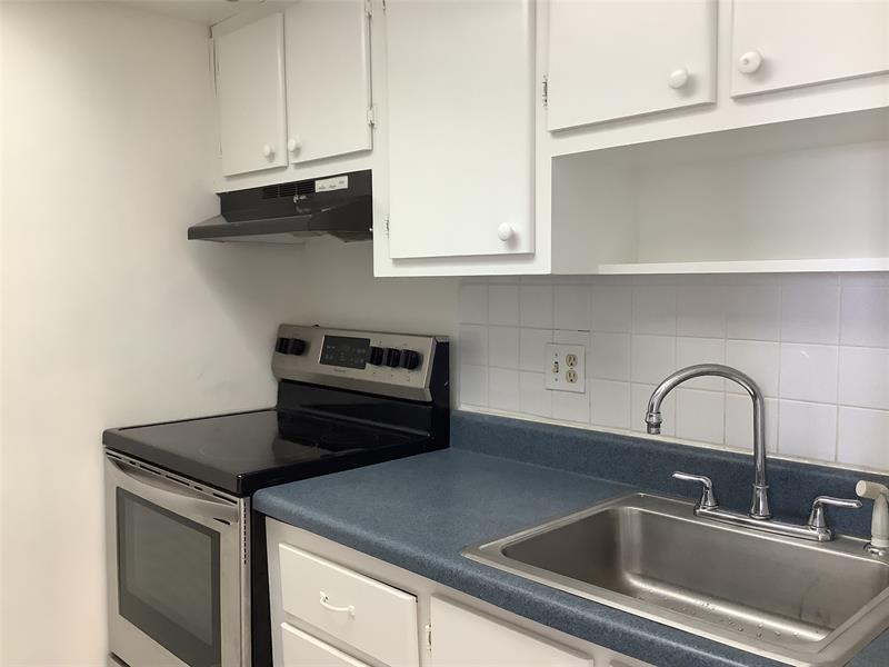 Image 5 of 19 For 455 Golden Isles Dr  307