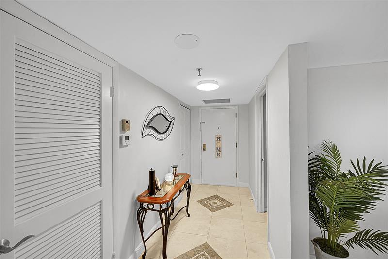 Image 12 of 48 For 2900 14th Street Cswy  304