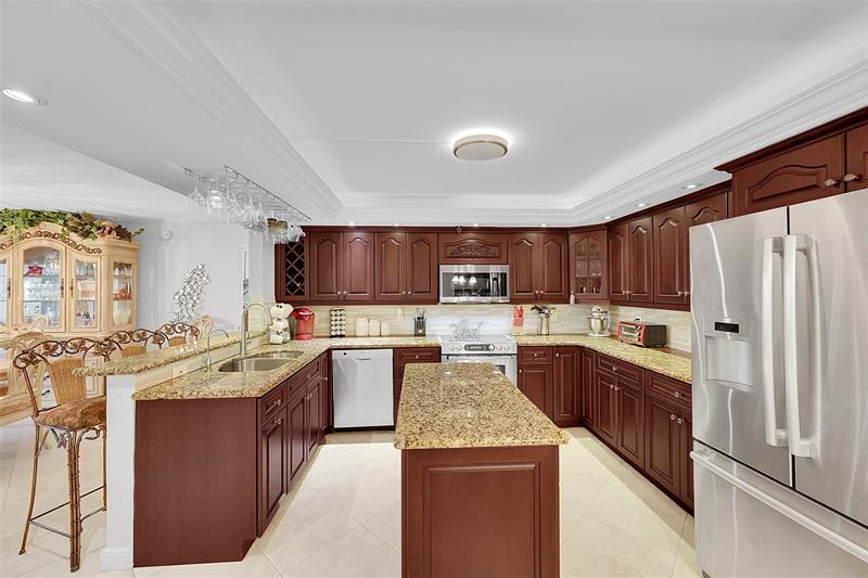 Image 20 of 48 For 2900 14th Street Cswy  304