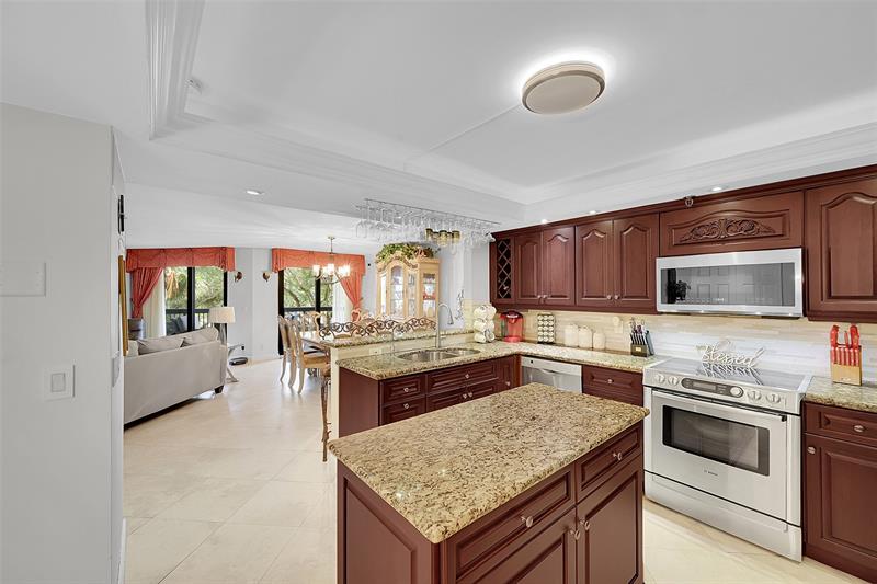 Image 21 of 48 For 2900 14th Street Cswy  304