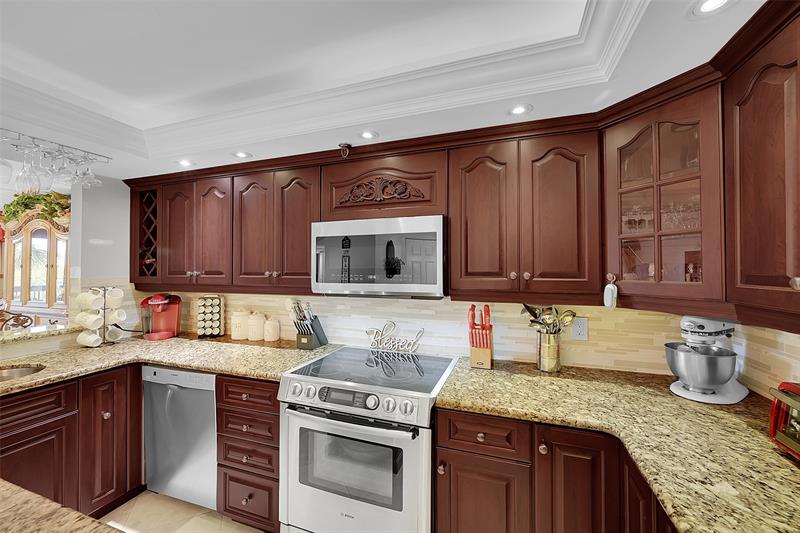Image 22 of 48 For 2900 14th Street Cswy  304
