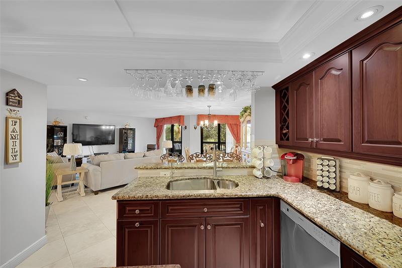 Image 23 of 48 For 2900 14th Street Cswy  304