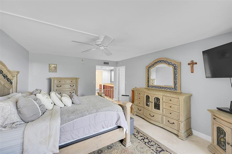 Image 27 of 48 For 2900 14th Street Cswy  304