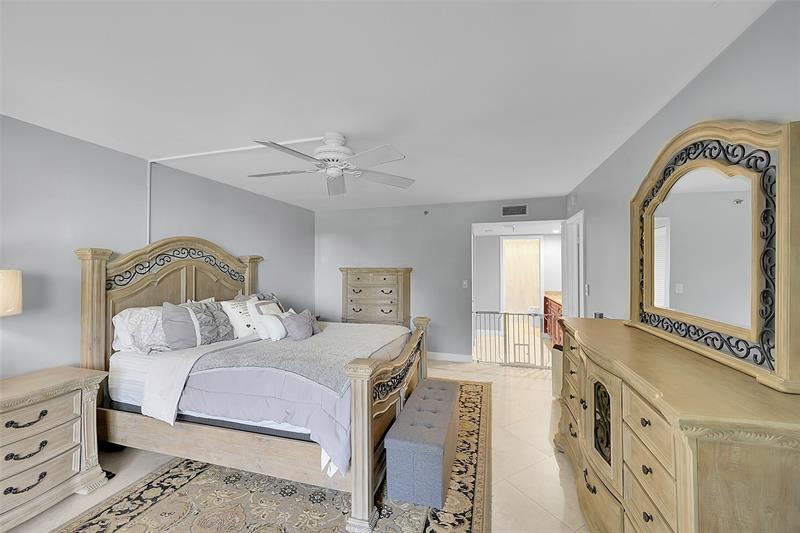 Image 28 of 48 For 2900 14th Street Cswy  304