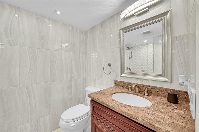 Image 31 of 48 For 2900 14th Street Cswy  304