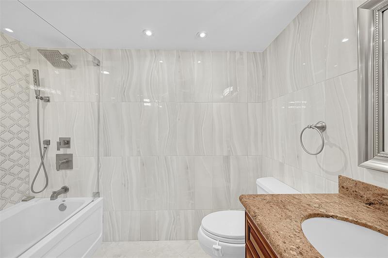 Image 32 of 48 For 2900 14th Street Cswy  304