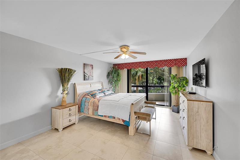 Image 33 of 48 For 2900 14th Street Cswy  304