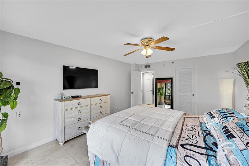 Image 34 of 48 For 2900 14th Street Cswy  304