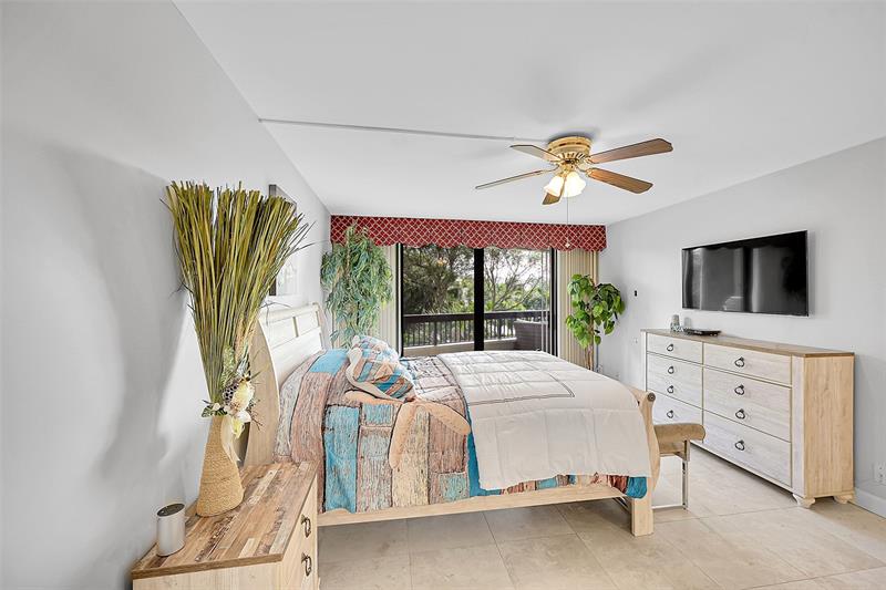 Image 35 of 48 For 2900 14th Street Cswy  304