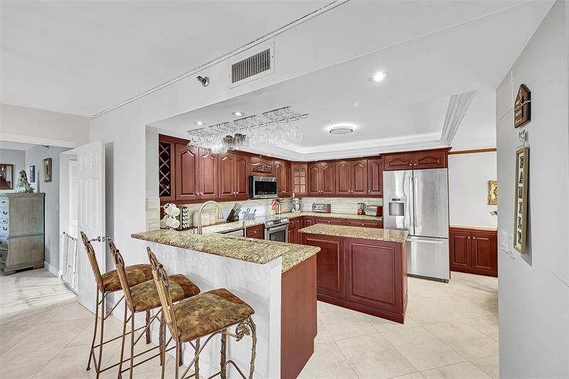 Image 6 of 48 For 2900 14th Street Cswy  304