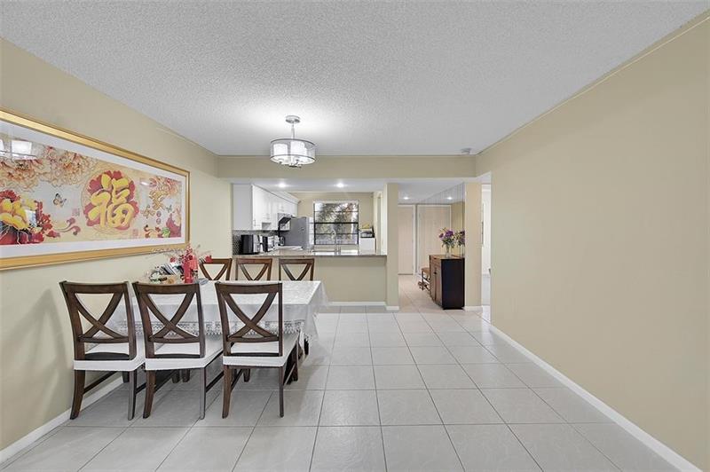 Image 10 of 26 For 6109 Balboa Cir  305