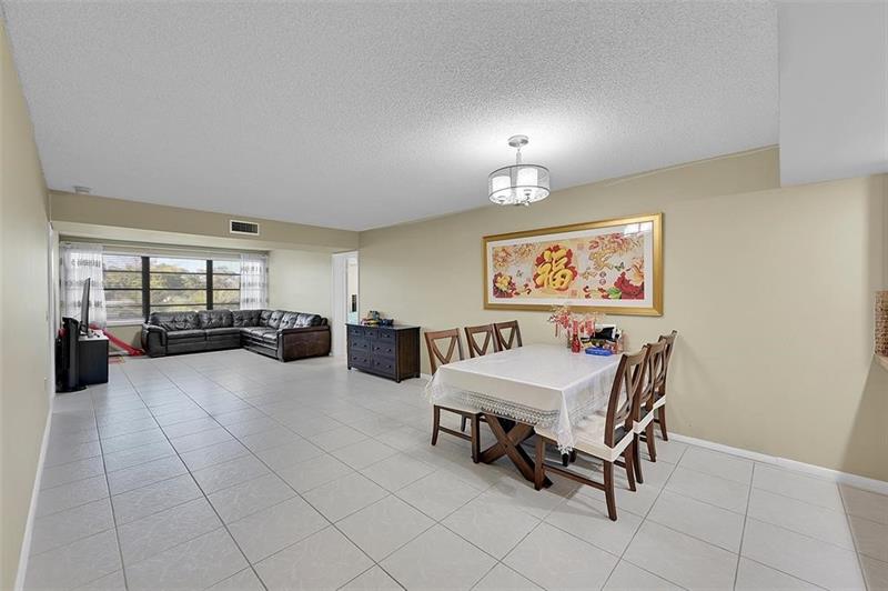 Image 11 of 26 For 6109 Balboa Cir  305