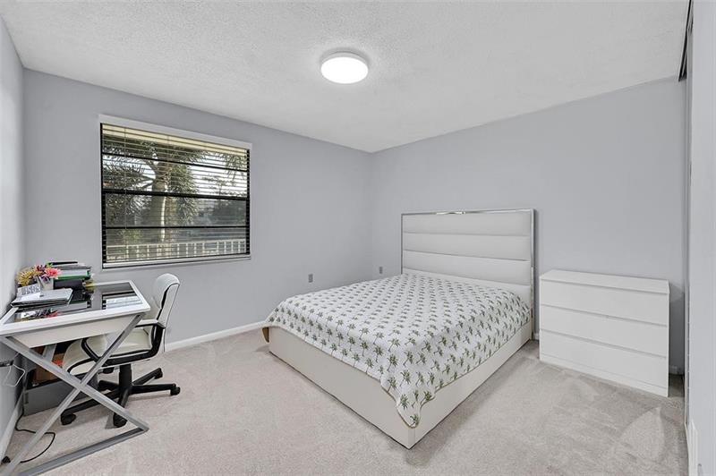 Image 15 of 26 For 6109 Balboa Cir  305