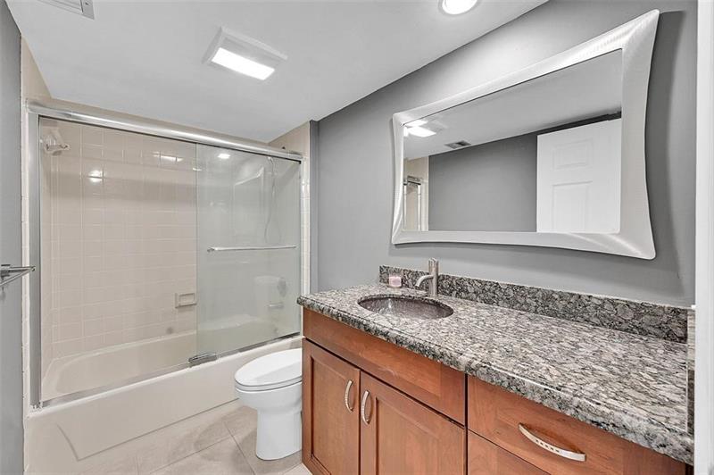 Image 17 of 26 For 6109 Balboa Cir  305