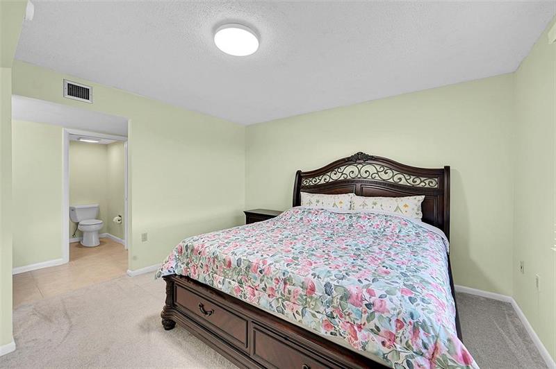 Image 19 of 26 For 6109 Balboa Cir  305