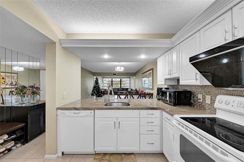 Image 5 of 26 For 6109 Balboa Cir  305