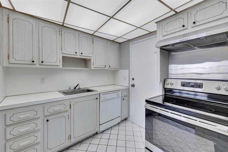Image 17 of 33 For 5100 Dupont Blvd  8j