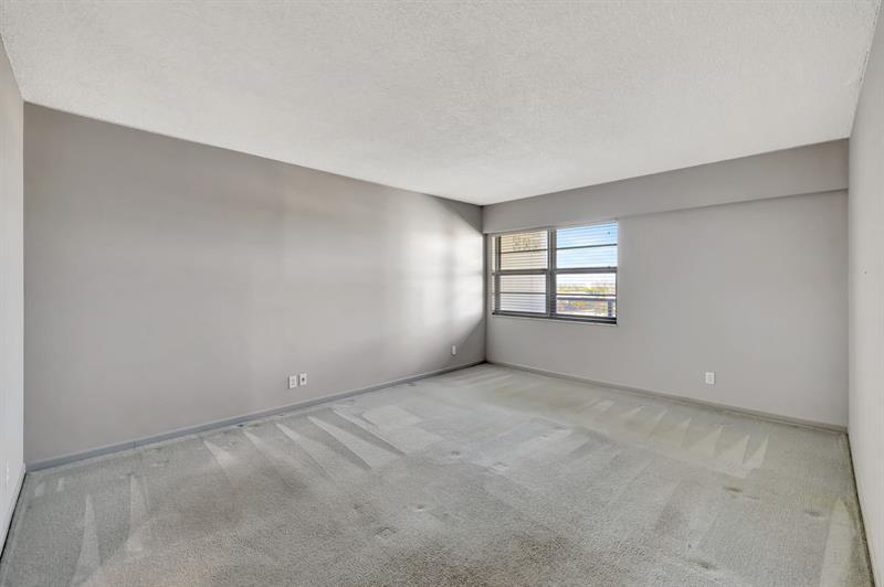 Image 30 of 33 For 5100 Dupont Blvd  8j