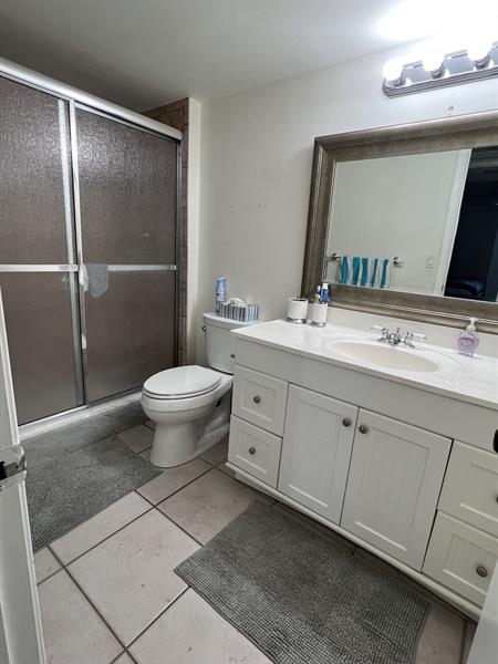 Image 10 of 15 For 1000 Ocean Blvd  15j