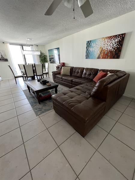Image 7 of 15 For 1000 Ocean Blvd  15j