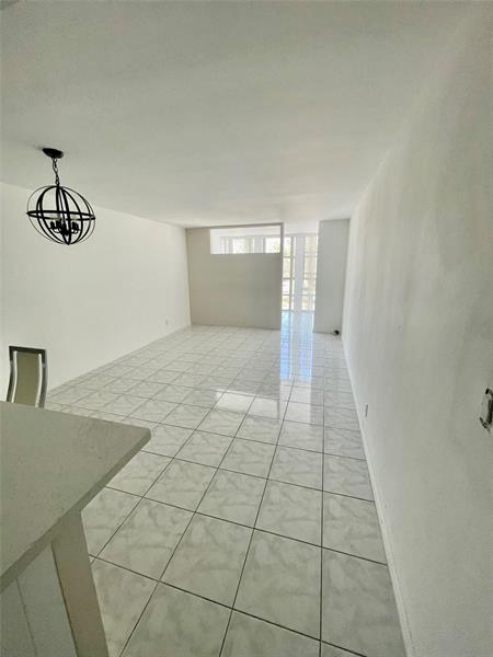 Image 11 of 27 For 2000 Atlantic Shores Blvd  306