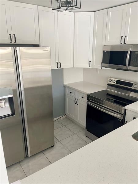 Image 13 of 27 For 2000 Atlantic Shores Blvd  306