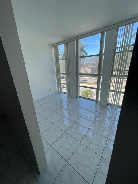 Image 15 of 27 For 2000 Atlantic Shores Blvd  306