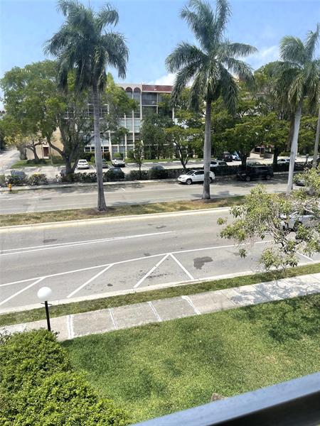 Image 21 of 27 For 2000 Atlantic Shores Blvd  306