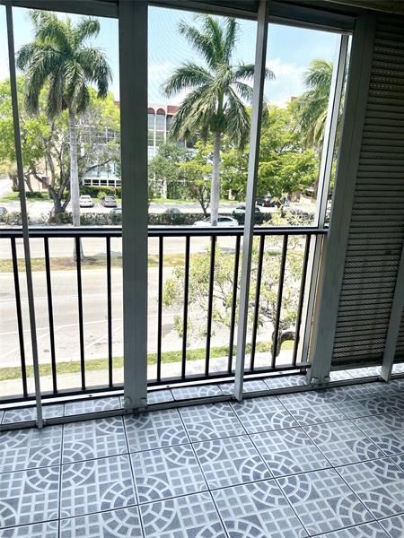 Image 22 of 27 For 2000 Atlantic Shores Blvd  306