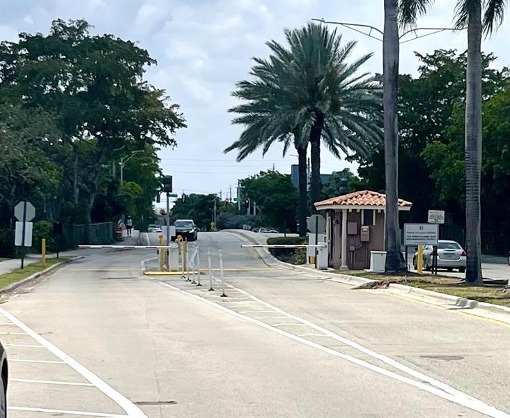 Image 24 of 27 For 2000 Atlantic Shores Blvd  306