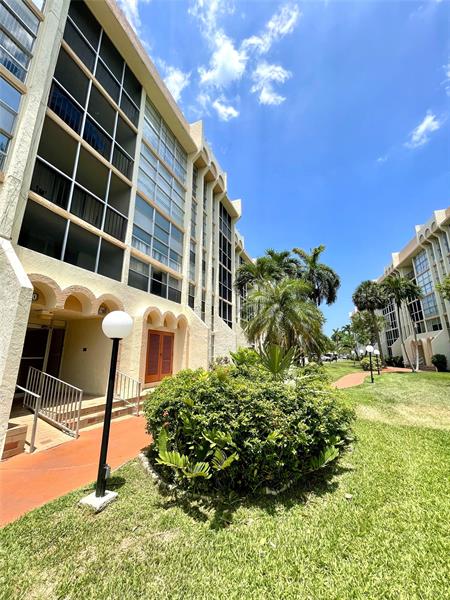 Image 25 of 27 For 2000 Atlantic Shores Blvd  306