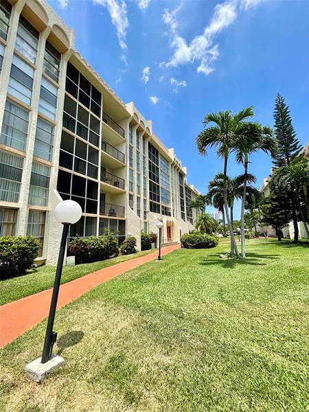 Image 26 of 27 For 2000 Atlantic Shores Blvd  306