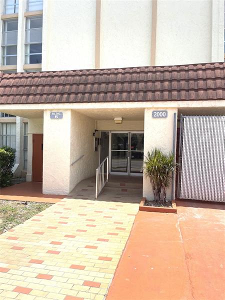 Image 5 of 27 For 2000 Atlantic Shores Blvd  306