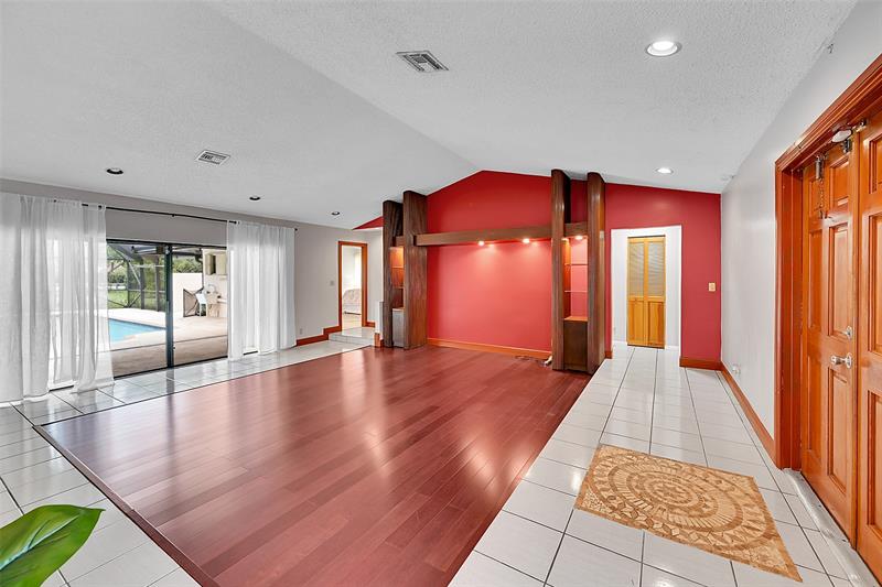 Image 16 of 59 For 8899 47th Dr