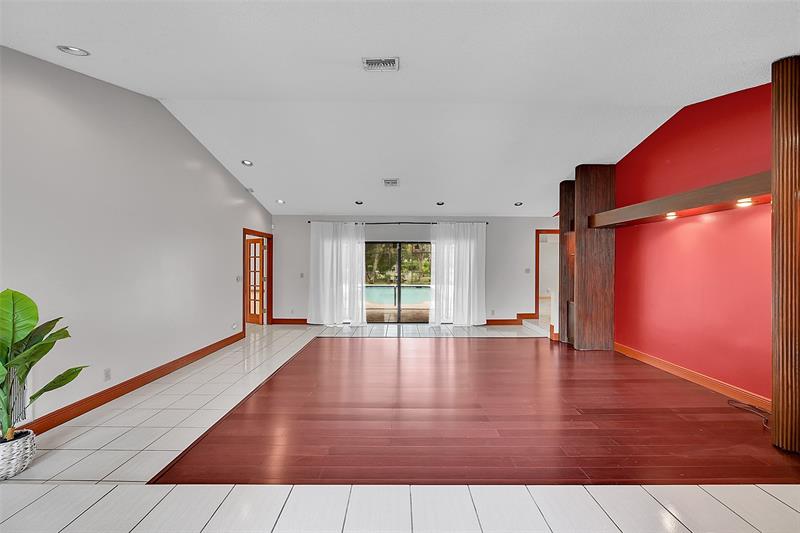 Image 17 of 59 For 8899 47th Dr