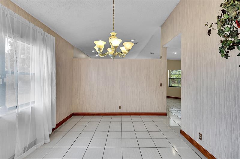 Image 21 of 59 For 8899 47th Dr