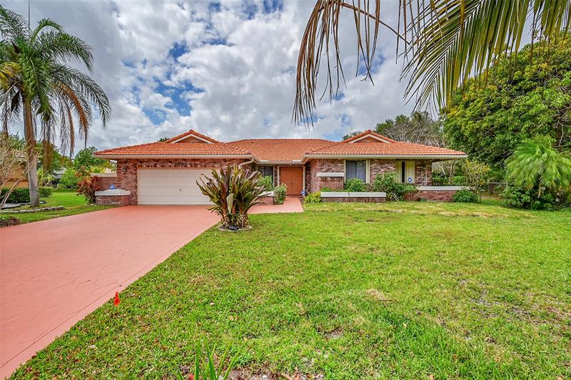 Image 22 of 59 For 8899 47th Dr