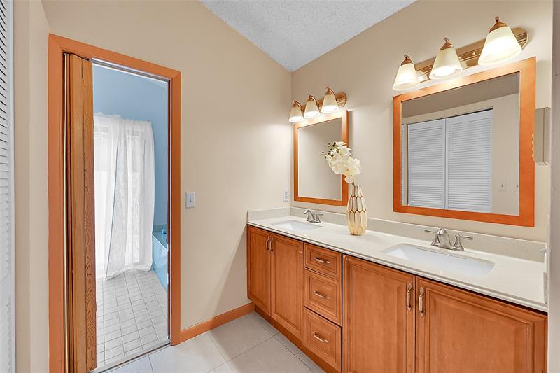Image 29 of 59 For 8899 47th Dr