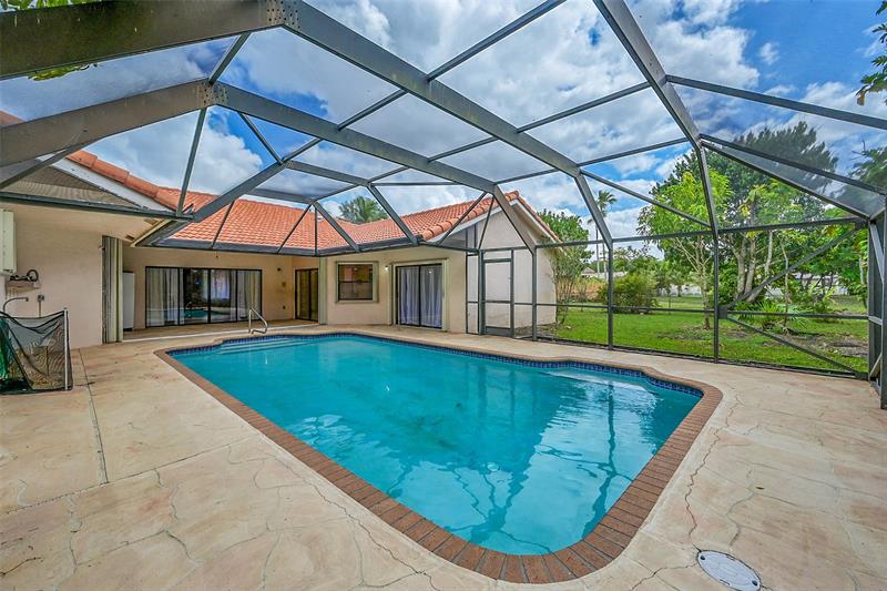 Image 7 of 59 For 8899 47th Dr