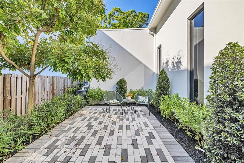 Image 32 of 58 For 419 22nd Street
