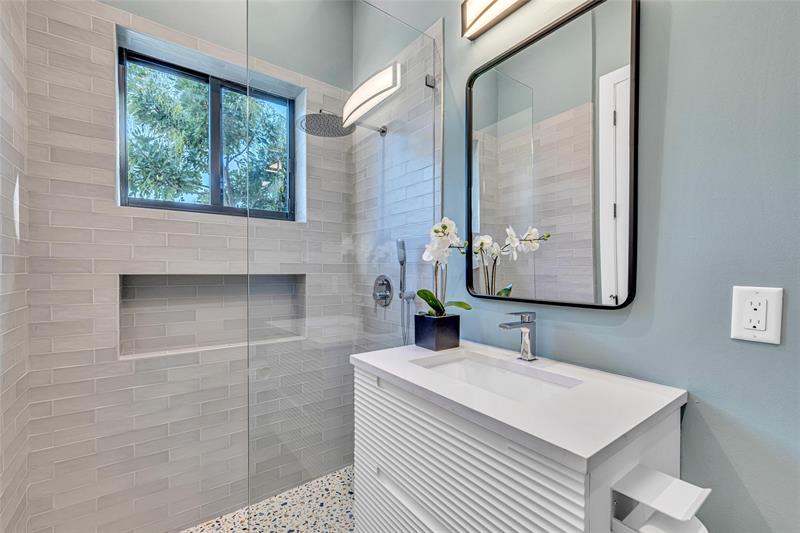 Image 37 of 58 For 419 22nd Street