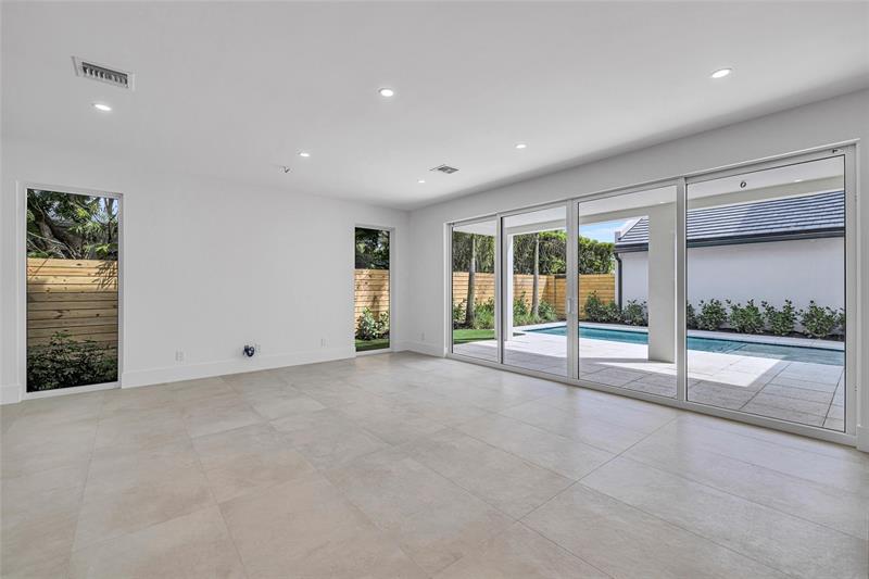 Image 11 of 63 For 1504 6th Ct  