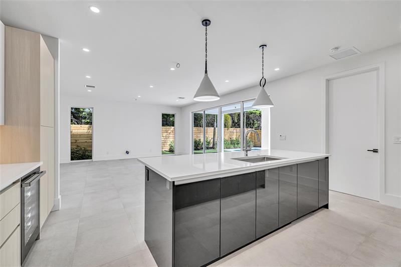 Image 12 of 63 For 1504 6th Ct  