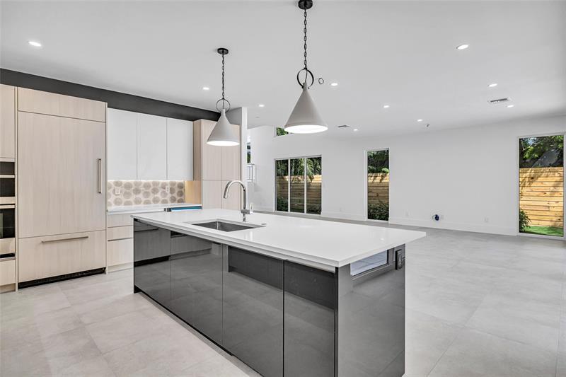 Image 14 of 63 For 1504 6th Ct  