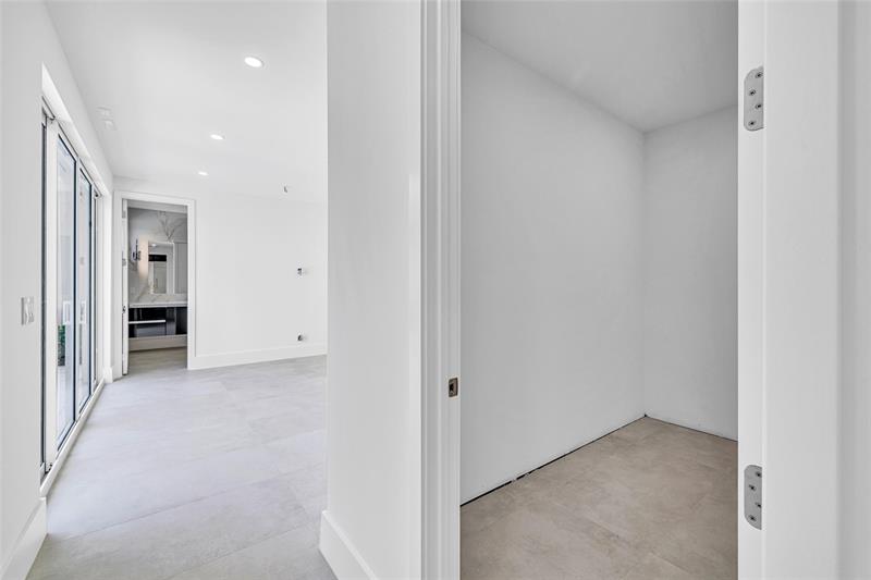 Image 18 of 63 For 1504 6th Ct  