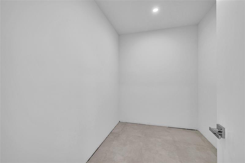 Image 23 of 63 For 1504 6th Ct  