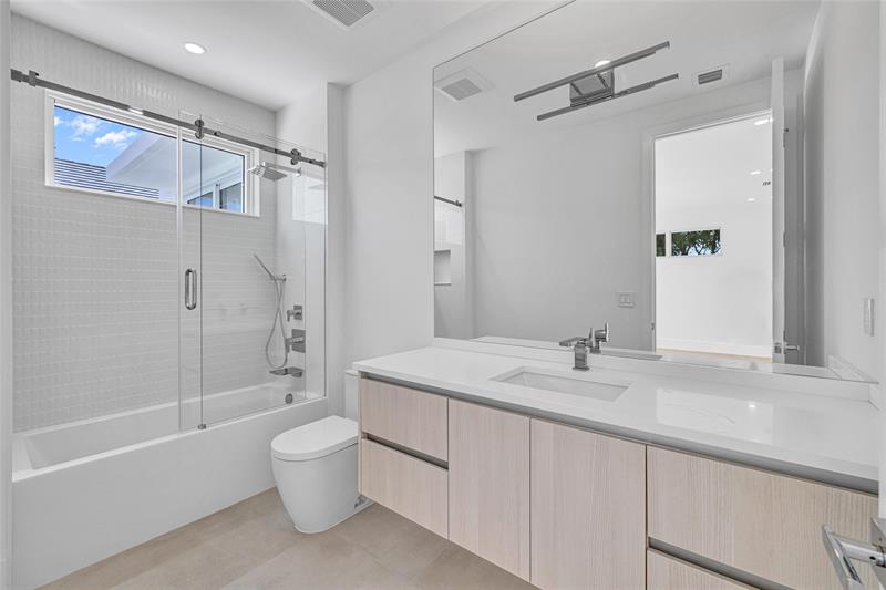 Image 37 of 63 For 1504 6th Ct  