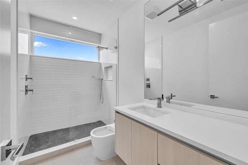 Image 43 of 63 For 1504 6th Ct  