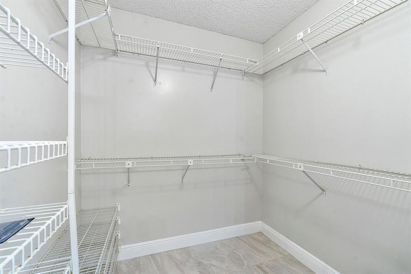 Image 16 of 41 For 18771 Stewart Cir  3
